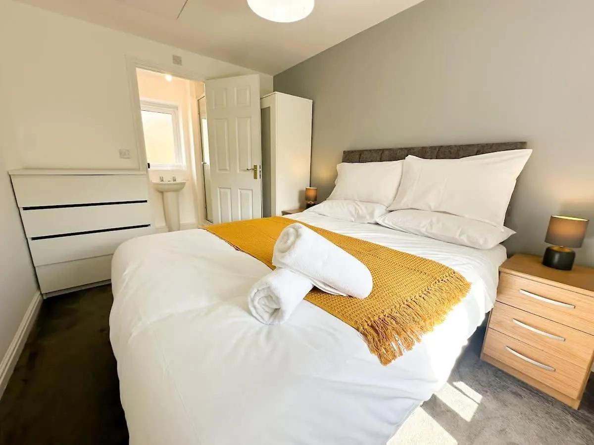 Newman House By Blue Skies Stays Stockton-on-Tees