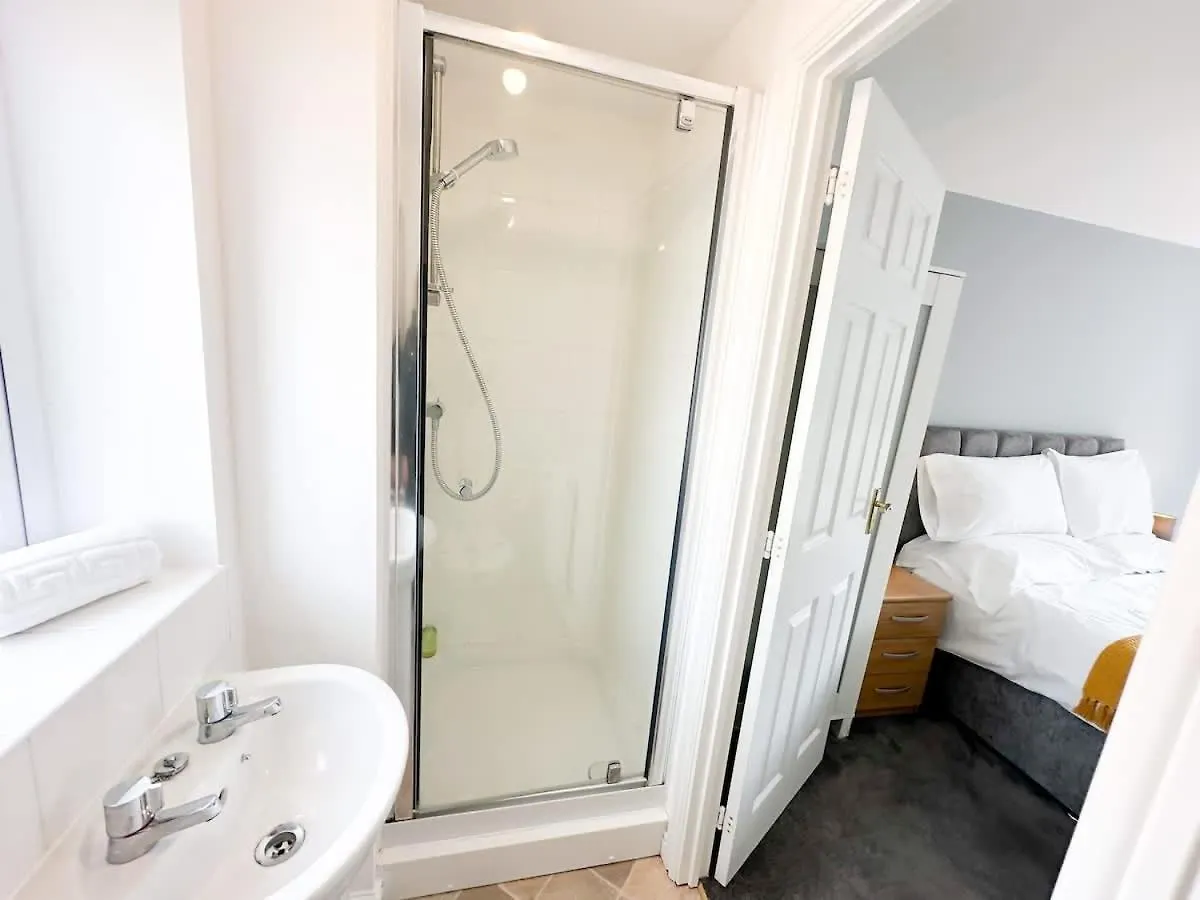 Newman House By Blue Skies Stays Stockton-on-Tees Holiday home